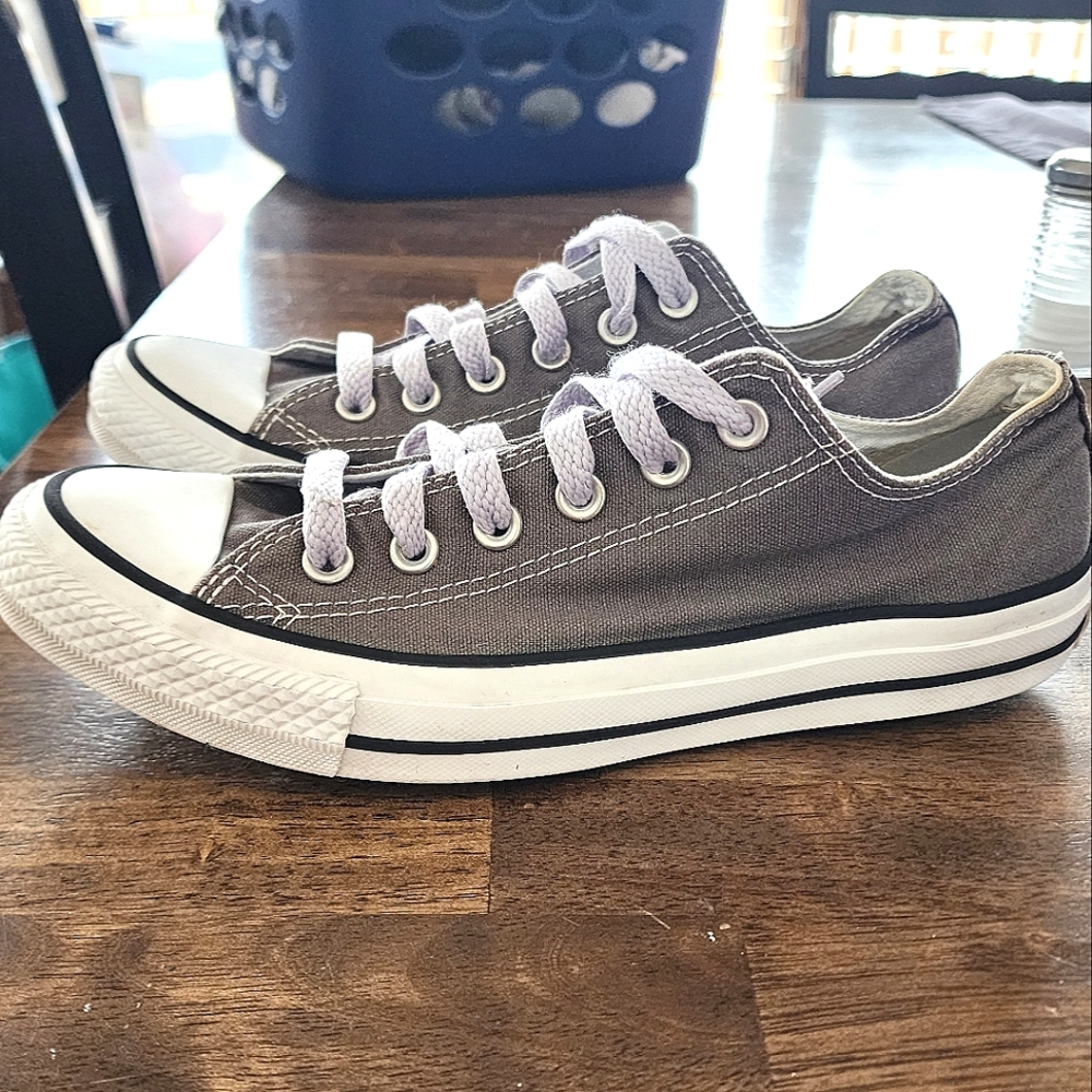 Converse All stars classic sneaker unisex wom size 9 mens size 7